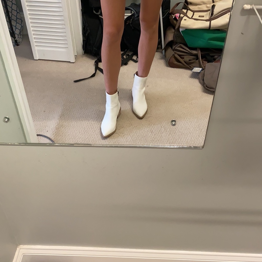 Mi.iM white pointed booties